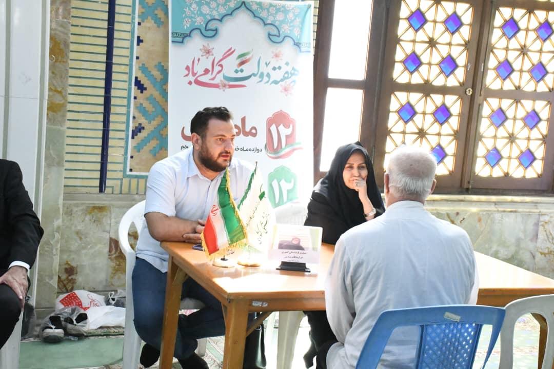 برپایی میز خدمت مدیر صندوق بازنشستگی آذربایجان شرقی در مصلای تبریز