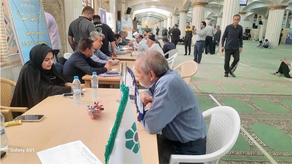 برپایی میز خدمت در مصلی امام خمینی (ره) تبریز