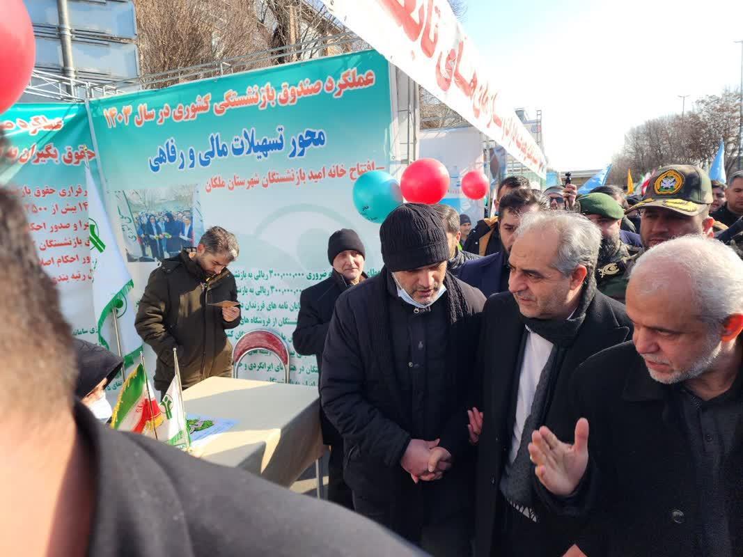 حضور مدیر استان و همکاران در راهپیمایی 22 بهمن 6